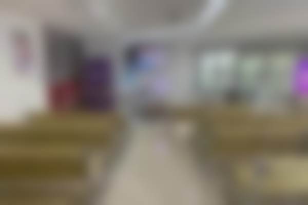 宁波美莱整形美容医院的诊疗设备十分精良。美莱集团为其提供了海内外精尖医疗技术支持，医院在设备方面实现了国内外化接轨。这些精良的设备在看诊过程中有着诸多优势。例如，在激光美容设备方面，能够精细地作用于皮肤问题部位，如在进行冰点激光脱毛时，它可以正确地破坏毛囊，达到效率高脱毛的成效，而且对周围皮肤的损伤极小，让顾客在脱毛过程中更加舒适，术后修复也更快。在整形手术相关的设备上，精良的成像设备可以帮助医生更清晰地了解顾客的身体结构和组织情况，从而在手术中更加精细地操作，提高手术的成功几率和成效。精良的麻醉设备也能保护手术过程中顾客的安心和舒适，让顾客在微痛的状态下完成手术。