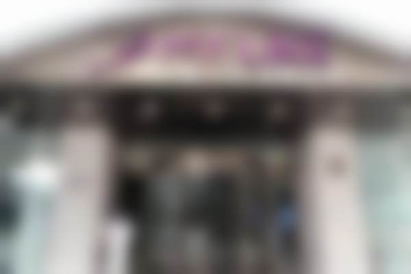 浙江省宁波市海曙区灵桥路713号（宁波日报社正对面），这个位置交通比较便利，大家可以根据自己的出行方式选择合适的路线前往。如果选择公交出行，可乘坐12路、205路、206路、20路、214路、302路、331路、354路、357路、363路、3路、516路、525路、7路公交，公交站名为达灵桥西（日新街）。