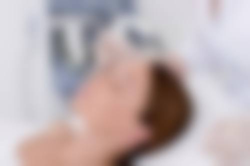 患者可通过医院法定网站或电话进行预约，具体联系方式可在医院官网获取。